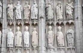 Statues along the side of the Cathédrale Notre-Dame de Rouen in Paris