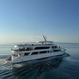 AMs Adriatic Sky on the ocean