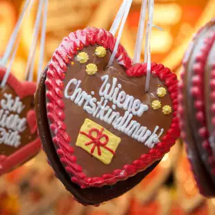 Gingerbread hearts at the Viennese Christmas Market in Vienna, Austria