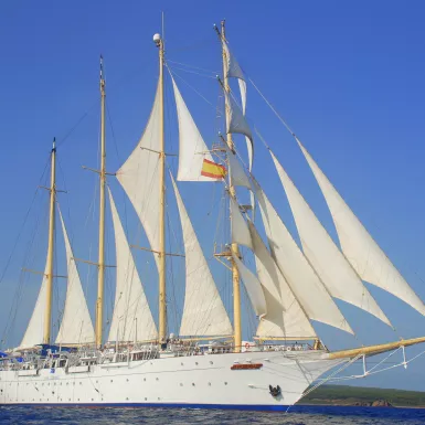 Exterior shot of the Star Flyer ship