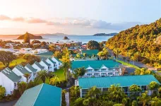 Green rooftops of the hotel bay of Island Paihai