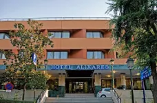 Exterior of the Hotel Alixares