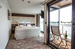 A cabin double room with a balcony 