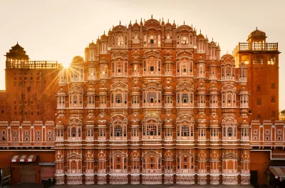 Hawa Mahal, five story sandstone palace featuring windows in a honeycomb-like fashion