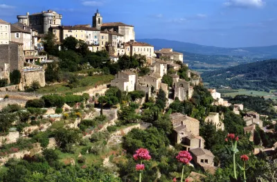 Beautiful scenic shot of houses on the side of the Luberon Hills 