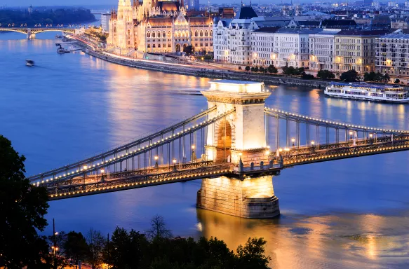 Chain Bridge and city skyline at night in Budapest, Hungary