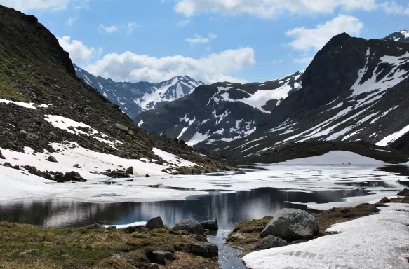 Snow and ice covered mountains of Switzerland's mountain pass