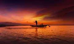 Silhouette of traditional fisherman throwing net fishing inle lake at sunrise time, Myanmar