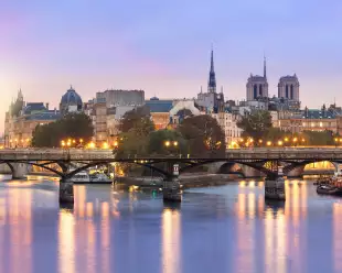 Île de la Cité island and the river Seine during sunrise, Paris